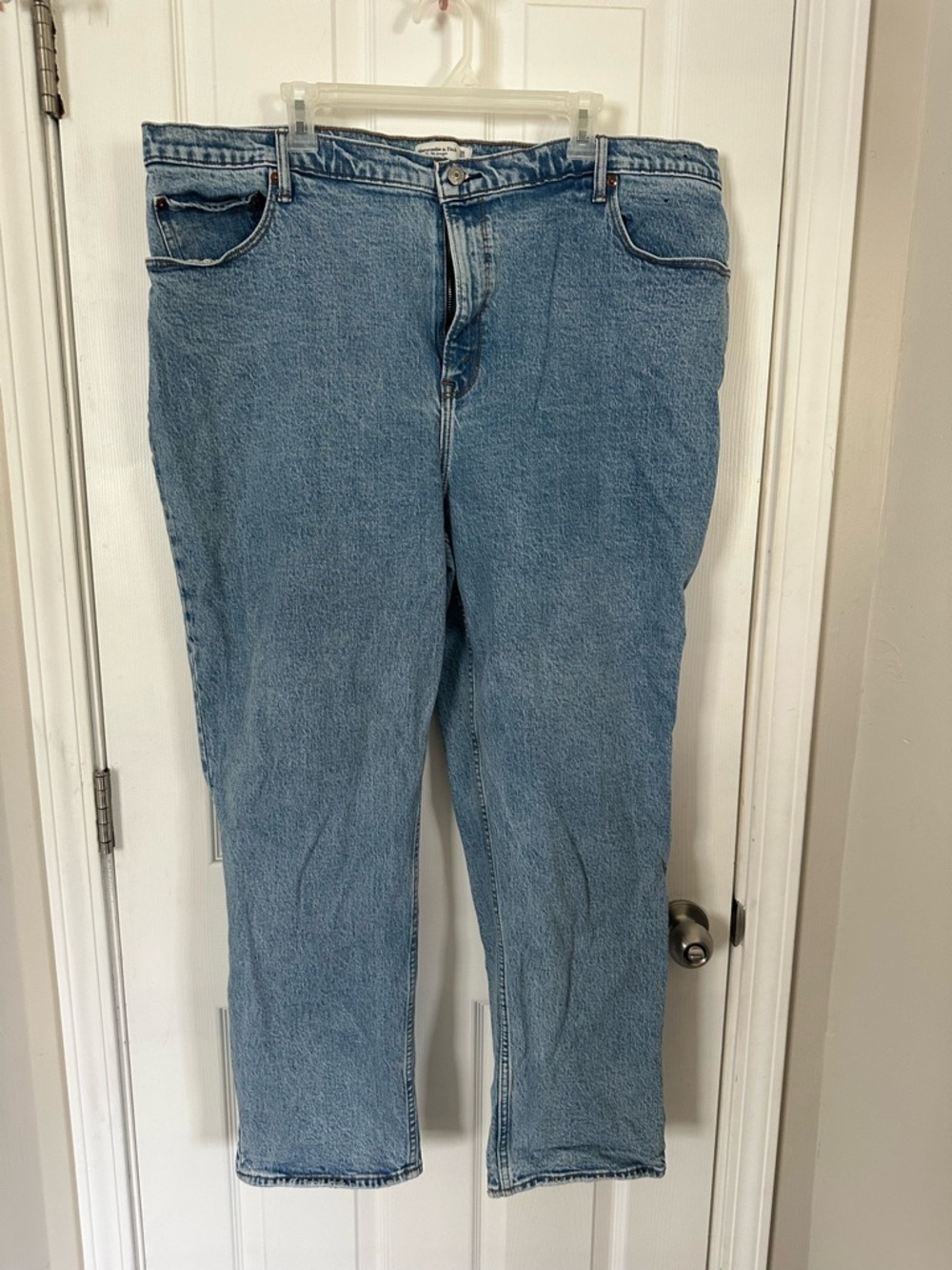 A&F Curve Love Ultra High Rise 90s Straight Jean